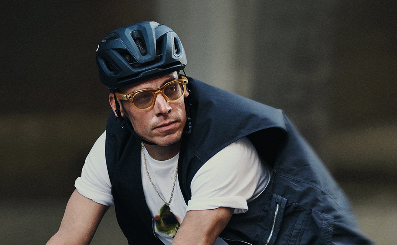 Get 20% off Oakley Meta HSTN